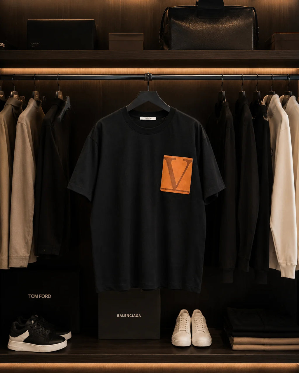 Valentino Printed Men's Tshirt (Black, M)